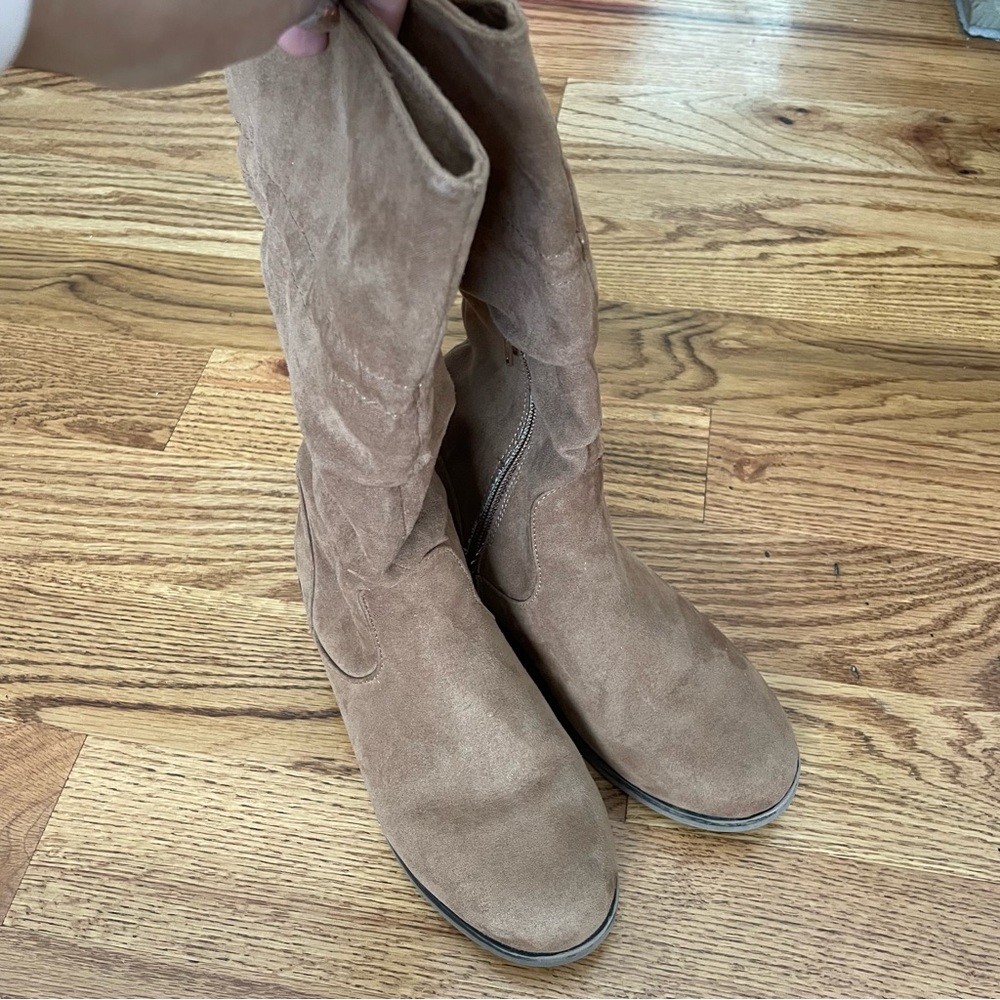 Girls brown suede boots